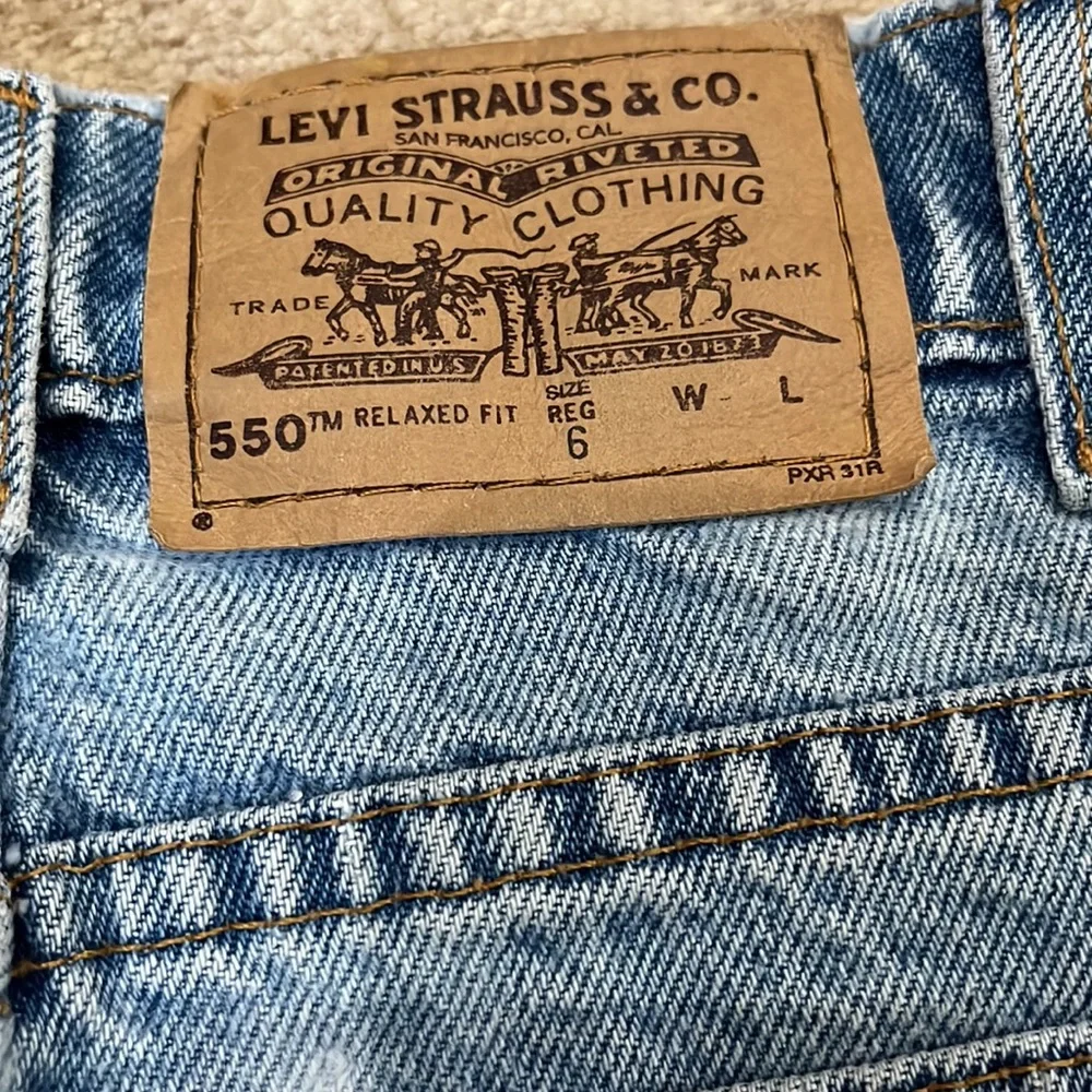 Levi 550 unisex Relaxed fit shorts with fringes!  Size 6 , Great condition - Picture 5 of 5